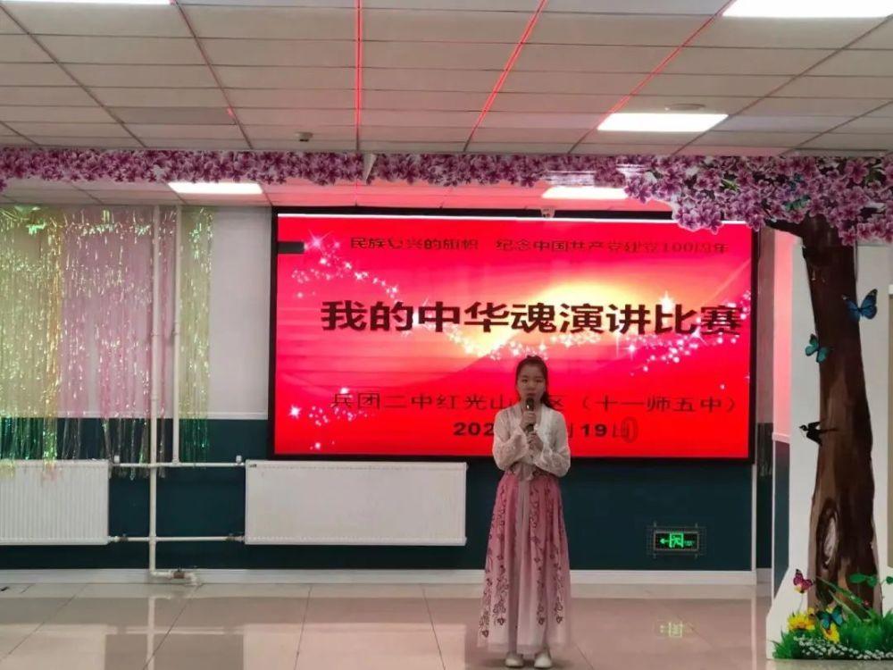 男子与女孩因座位发生冲突,妈妈霸气护女:你凭什么打我女儿